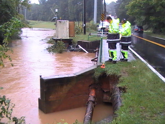 South Atlantic Water Science Center - Georgia hydrologists measuring streamflow.